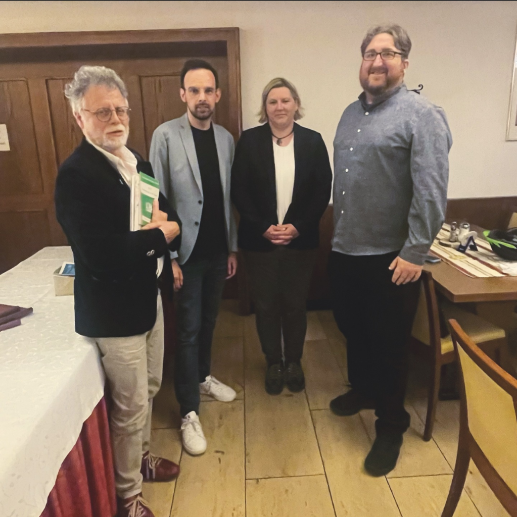 Stadtheimatpfleger Gustaf Weltzer, Christoph Rösch vom OV SPD Rothenburg und OB Kandidat bei der Kommunalwahl 2026, Nadine Wölkl vom Wasserwirtschaftsamt Ansbach und Alexander Schnapper, OV Grüne Rothenburg Foto: Camilla Ebert